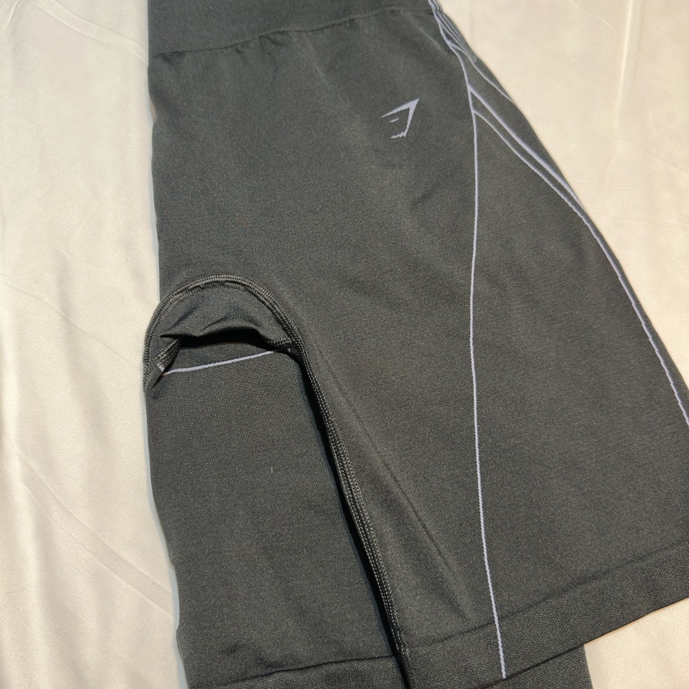 GYMSHARK- APEX SEAMLESS HIGH RISE SHORT - Picture 5 of 7